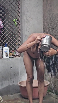 Indian Desi Village Beautiful Girl While Bathing