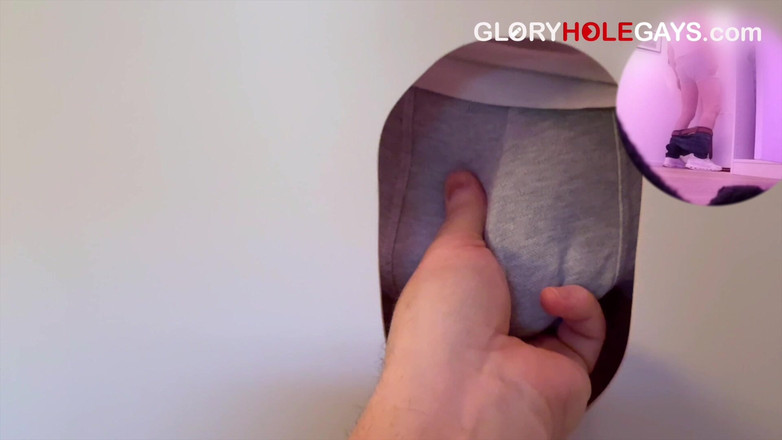 GLORYHOLEGAYS: 22-річний twink кінчає мені на язик у глоріхолі - і я все це проковтнула