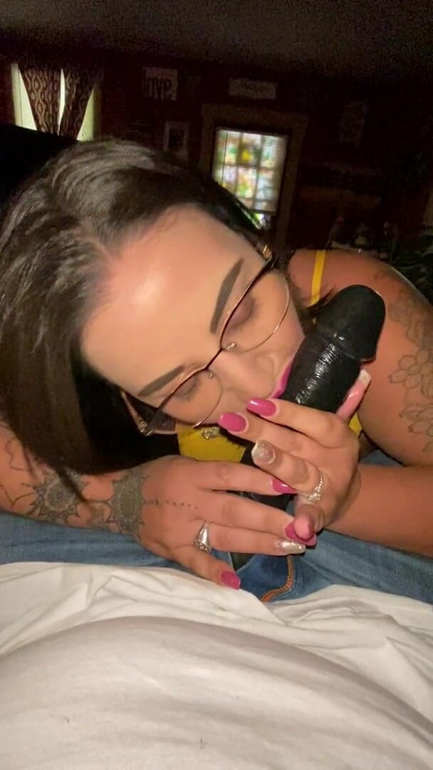MzKiTTy91: Pawg milf wife sucking 10 inch bbc