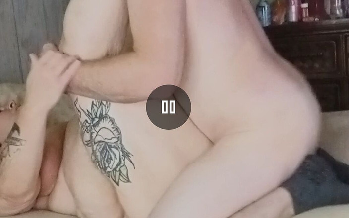 HerculesnVENUS: 哦Brickdick抽插她的阴户，让她射得很难