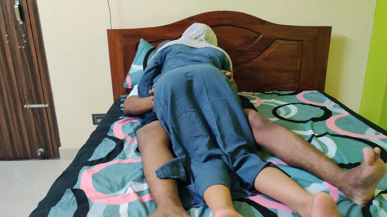 Hope Love: Tesettürlü seks aldatan tesettürlü kız yarağa biniyor