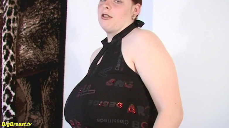 Big Breast: 거대한 고무 자지로 섹스하는 괴물 젖탱이를 사랑하는 갈색 머리 비