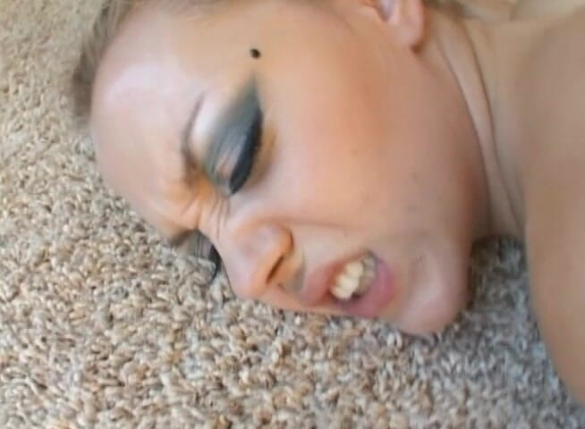 Analiscius: She makes this guy to lick her twat and fuck...