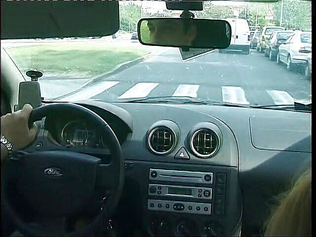 Real Home Made: Mladá blonďatá děvka vyzvednutá v parku pěkně kouří