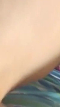Sarışın orta yaşlı seksi kadın yoğun amcık yeme seansı sırasında sert fışkırtıyor