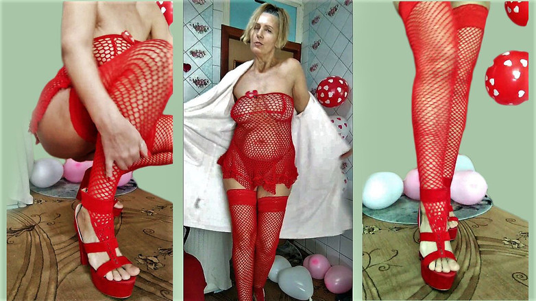 Lukerya: Sexy Lukerya in rot zwischen herzförmigen Ballons zum Valentinstag flirtet...