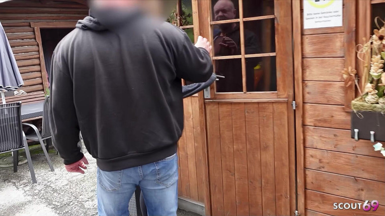 Scout69: Dwie niemieckie suki Mia Adler i Lia Amalia odbierają nieznajomego...