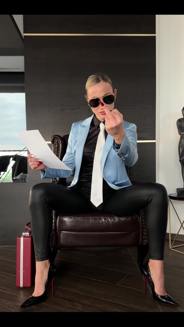 Angel The Dreamgirl: Ladyboss Loses Control