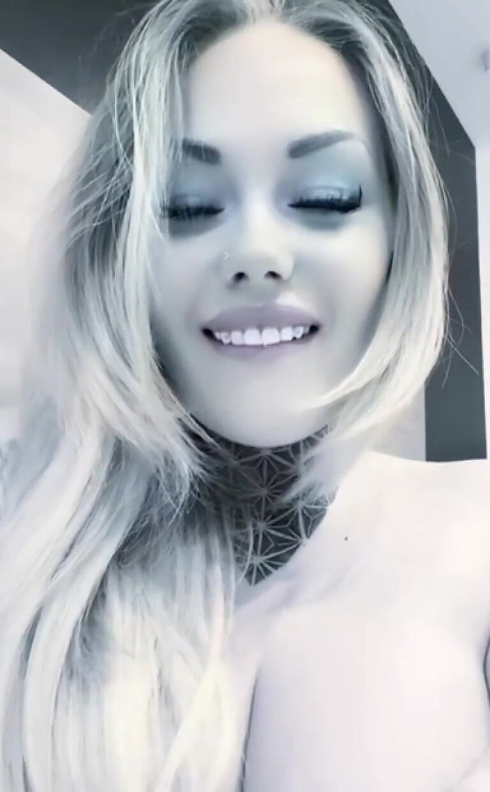 Goddess Misha Goldy: 그것은 당신의 목적, 기억. 당신은 내가 원하는 무엇이든 나에게 제공하기 위해이 행성에 여기에 있습니다.