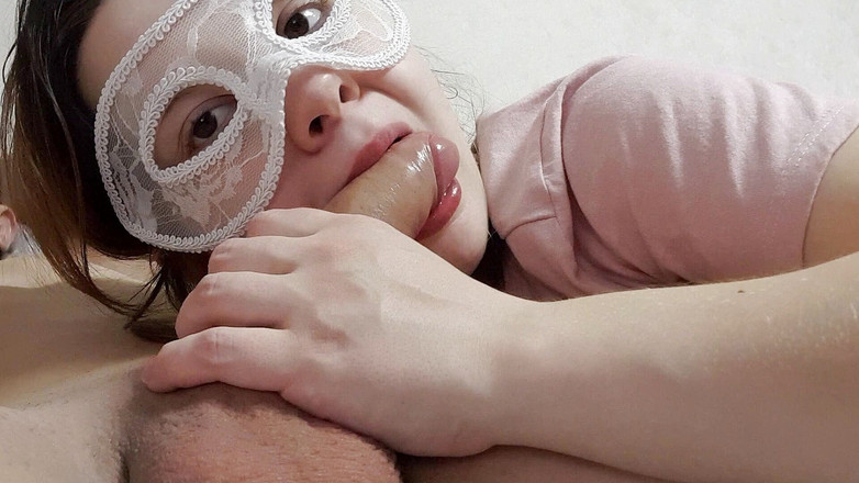 BabyElsa69: 18letá studentka kouří, plácá, bere do pusy a polyká