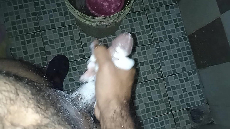 Cute boy jerks off: Gej masturbuje się, myśląc o swoim partnerze, który udał się...