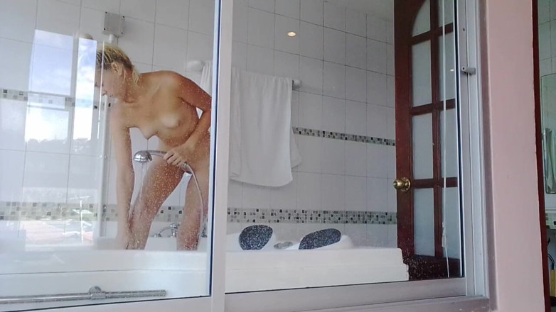 MissAnja_FH: Look at Me at the Bathroom