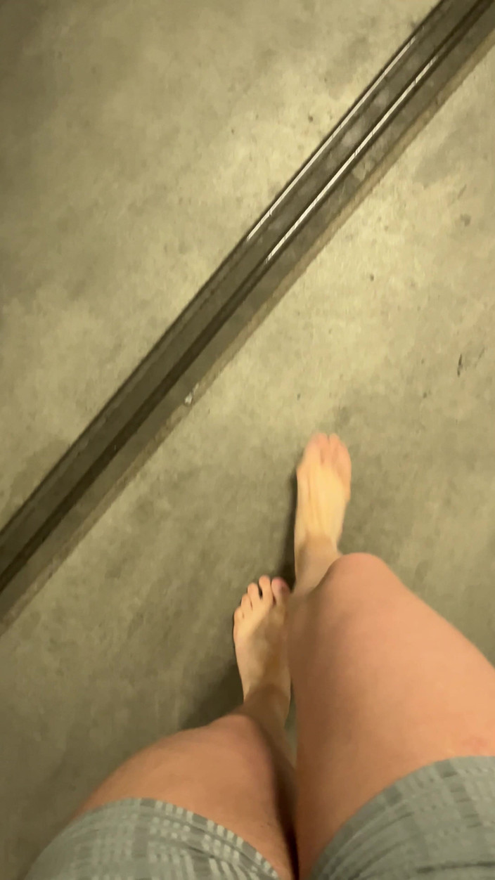 Feet: Berjalan Tanpa Alas Kaki Di Mana-mana