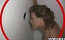 Glory Hole Girlz: Lagartixa vermelha engolindo peitos milf fode paus gloryhole!