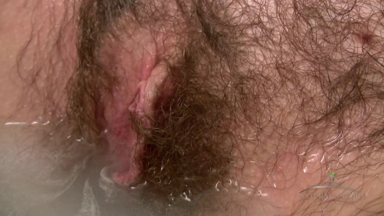 ATK Girls: Avery se lo está pasando en grande en la bañera