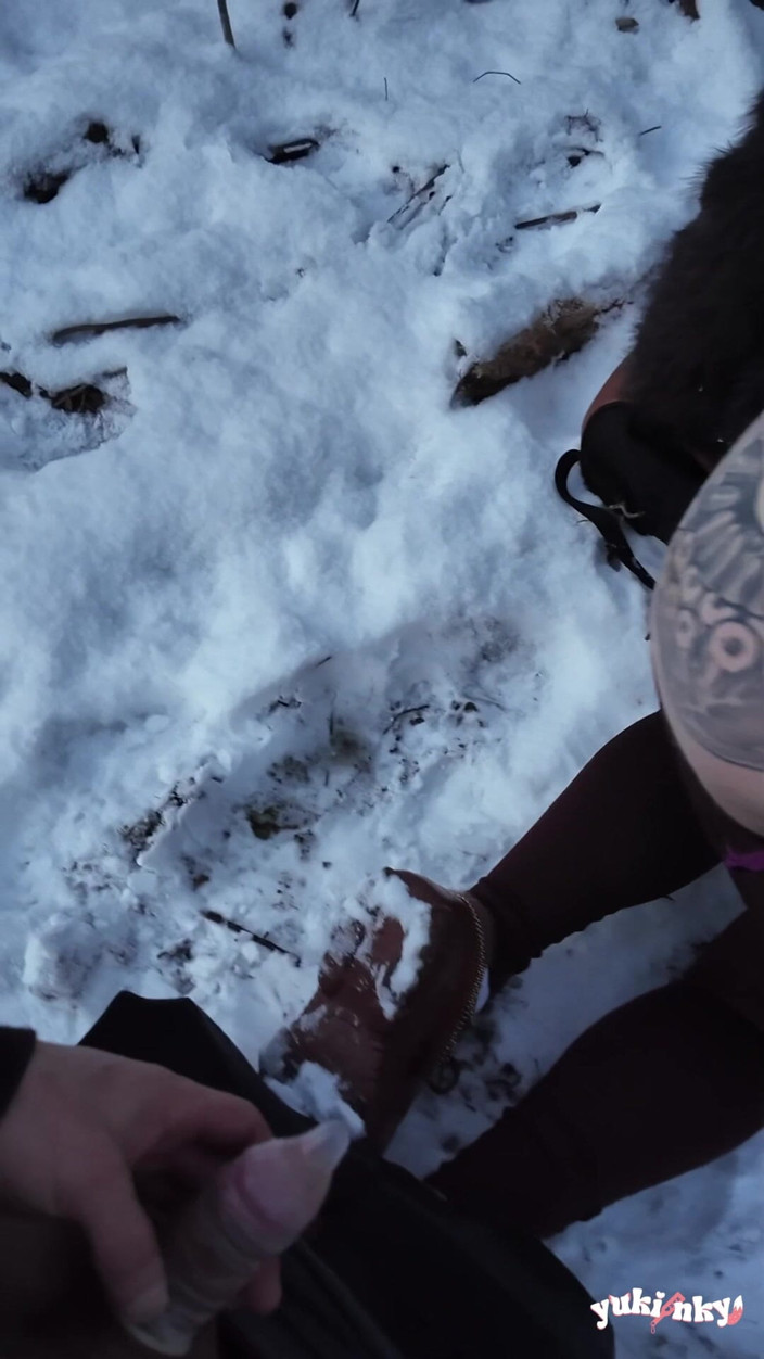 yukinky: I Warm His in the Snow