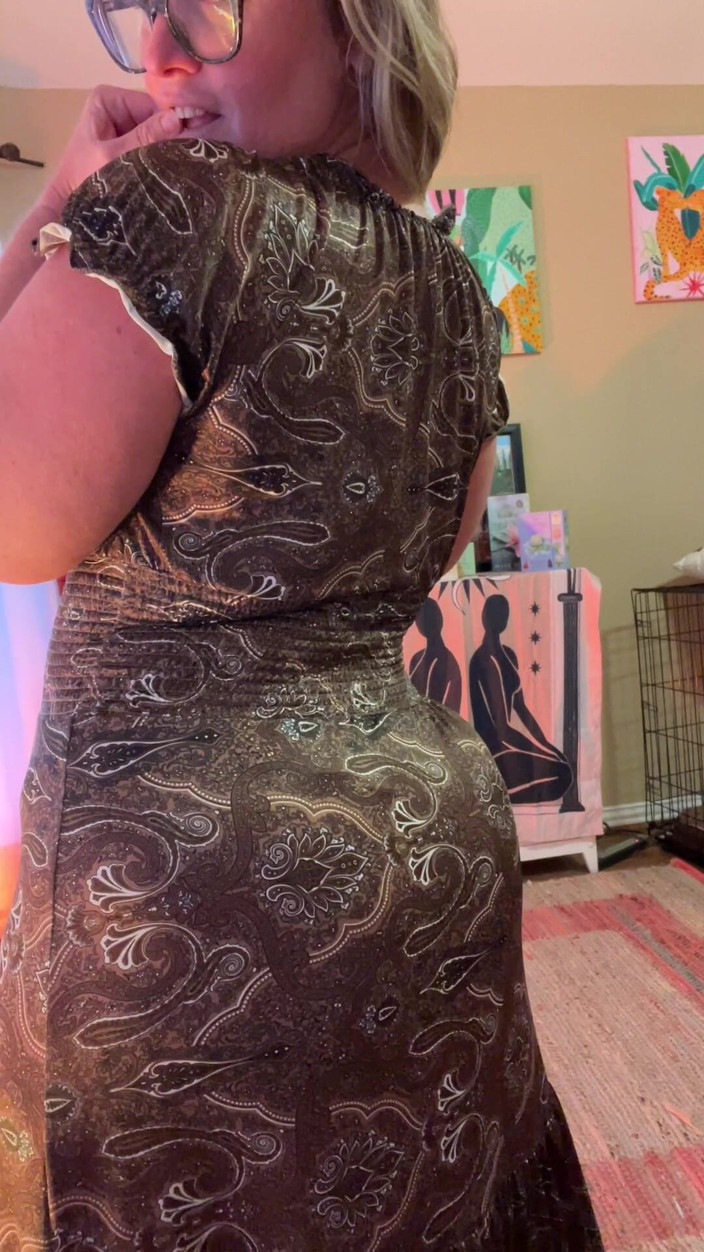 Siren XXX Studios: Sundress probează cu un cur mic tremurând