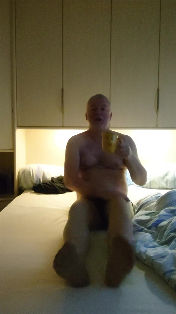 Carmen_Nylonjunge: नायलॉन लड़का आपको एक ठंढी सुबह की कामना करता है