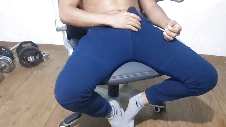 Hornyboy2058: ホットな男が想像上のおいしい尻をファック