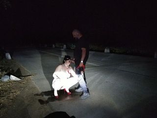 Toilet Mommy: Ее родители думают, что она отдыхает в доме друга. Шлюха для писсуаров!