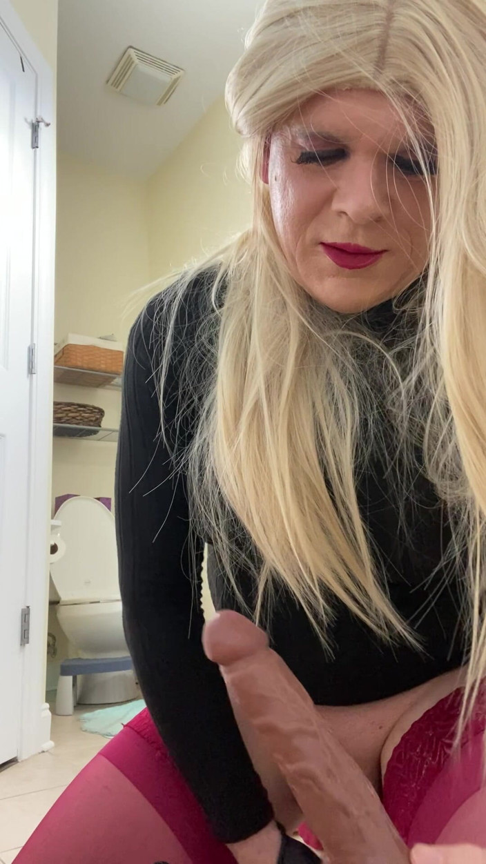 MadisonCD2025: Schlampe sissy transvestiert MILF stiefmutter, wie sie den schwanz eines...