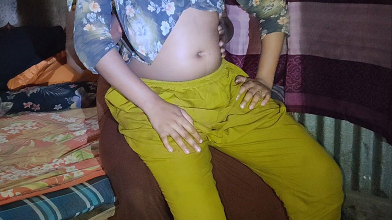 Rozi: Real Amateur Couple Private Homemade Moment with My Beautiful Wife