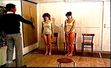 Dominate That Babe: Pria mesum menampar dan menghukum tiga pelacur