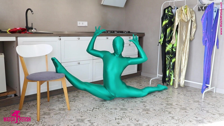 Gymnastic: Naked Contortion in Zentai