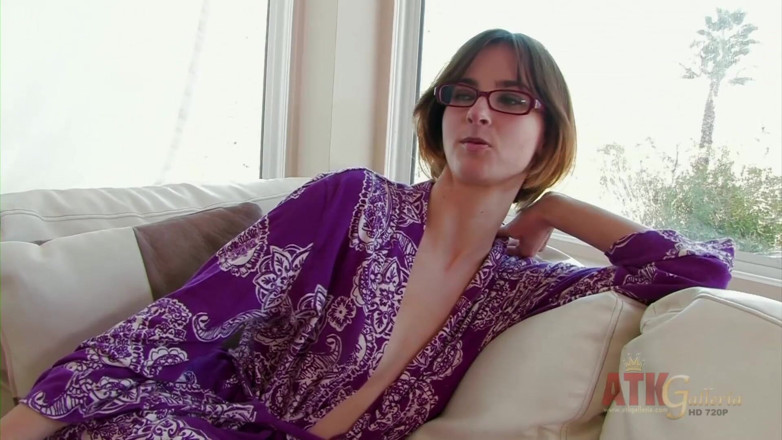 ATKIngdom Fans: Tight and Slim Jay Taylor Looks Hot in Her Glasses...