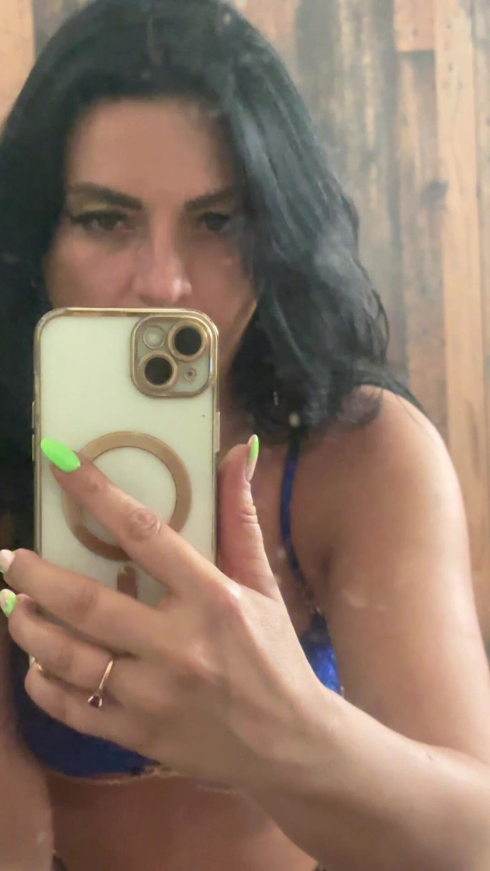 MilfyCalla: Tachinare în oglindă cu tanga și sutien - moale, lent, seducător