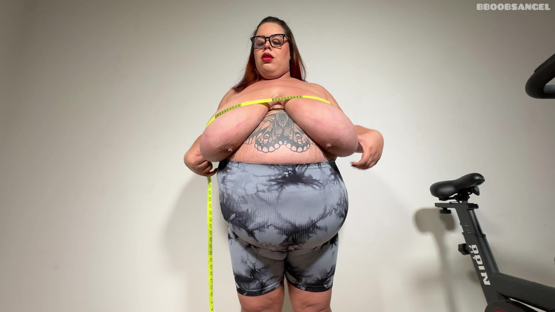 Boobsangel: Nahé cvičení v tělocvičně