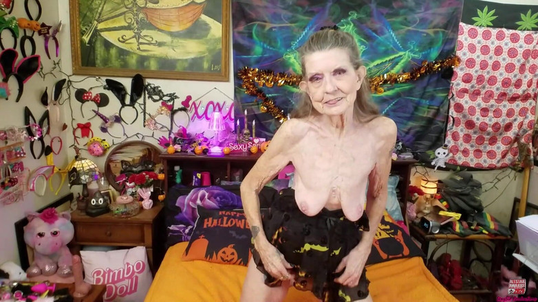 Sexy Sandra N Sir Christopher: サブおばあちゃん cum slut BJ おばあちゃんファンタジーソロ