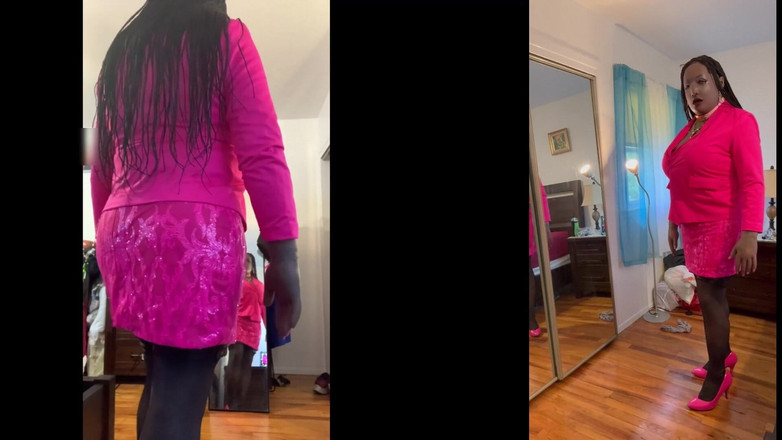 Deanna Doll: La nera danae in un mini abito glitterato rosa si...