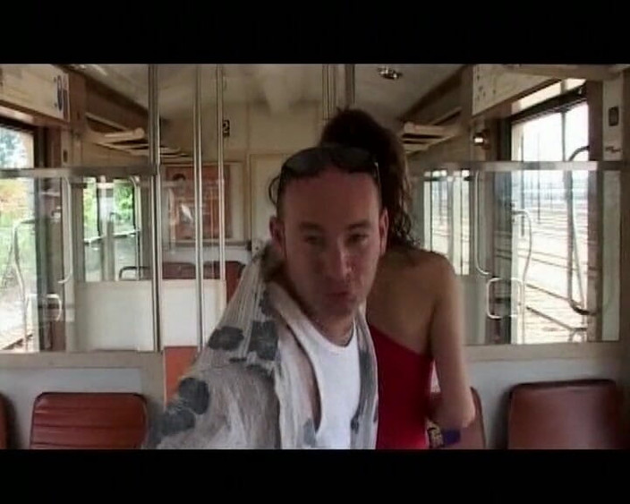 Planete Francaise: Söt och sexig fransk brud rövknullad i bussen