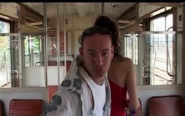 Planete Francaise: Süßes und sexy französisches schätzchen im bus