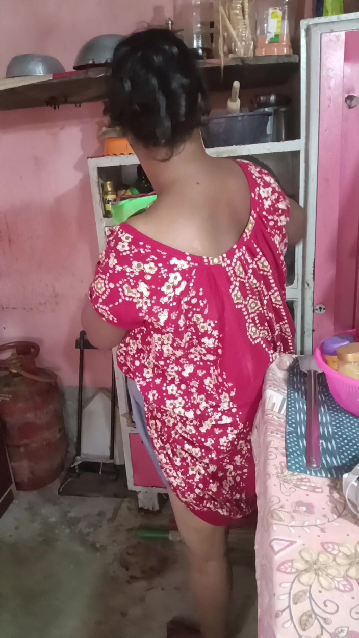 Pakhi0705: Compiti quotidiani in cucina sfw