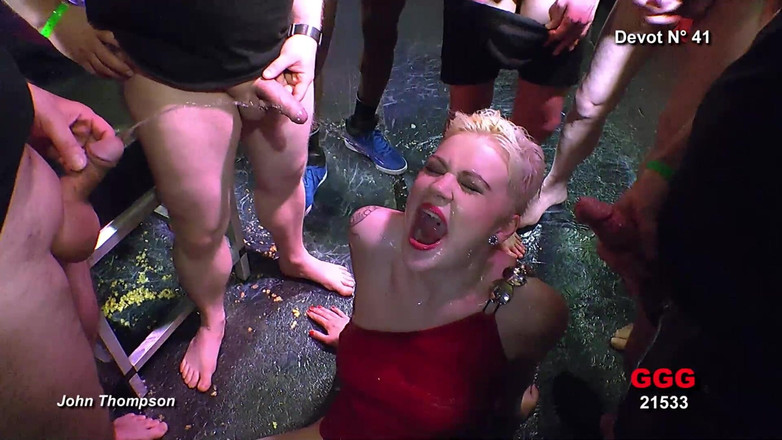 Casting GIRLS AND FIRST PORNO: Cewek-cewek seksi ini pertama kali nyepong kontol dan telan sperma...