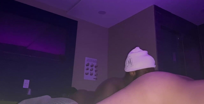 Candy Licker: Jilat pantat bahenol penggemarnya