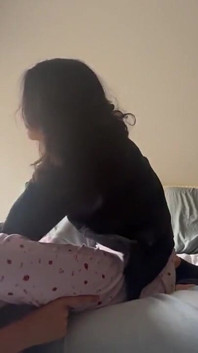 Dos Chicas Se Divierten En Una Reunion Mejores Amigas