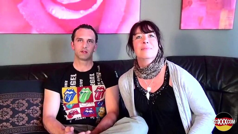 123XXX - 100% Amateurs: Após um breve casting, a morena madura explica por que...