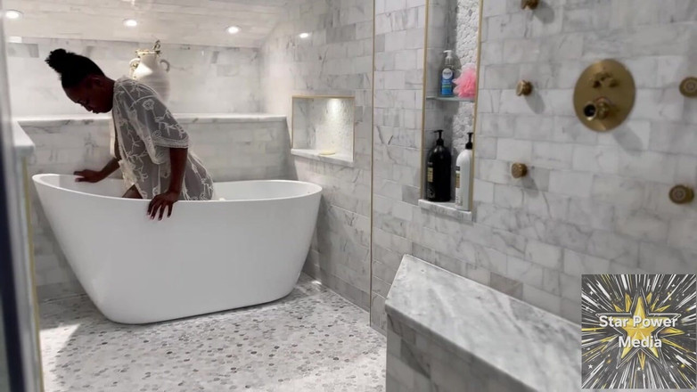 Star Power Media: Sultry Soak: a provocação do banho de Giana