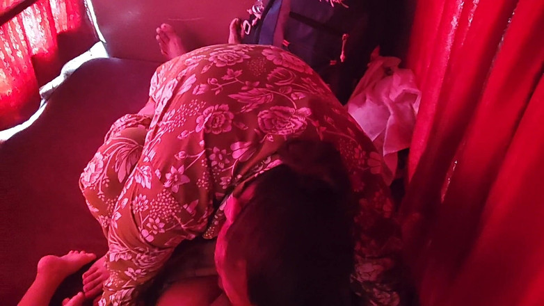 Khushboobhabi: En bhabhi skulle någonstans ensam i bussen, jag lämnade henne
