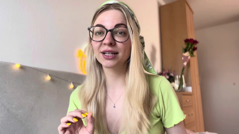 Goddess_Bella_Rae: Waterpark Ball Busting Story