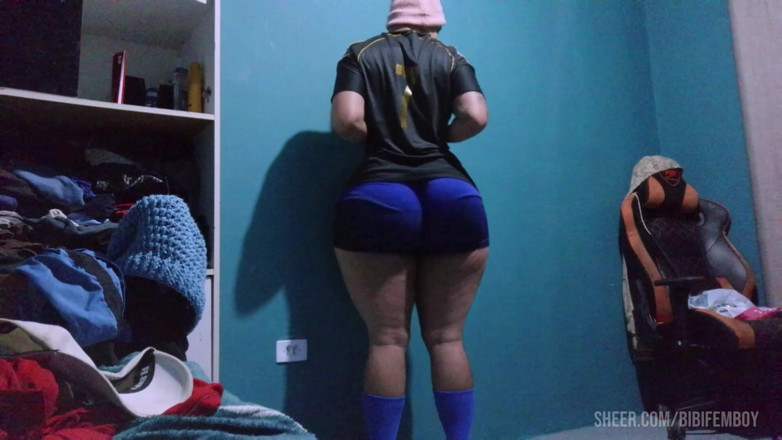 Sissy sapeca studio: A Curvy Tranny with a Big Ass and a Feminine...