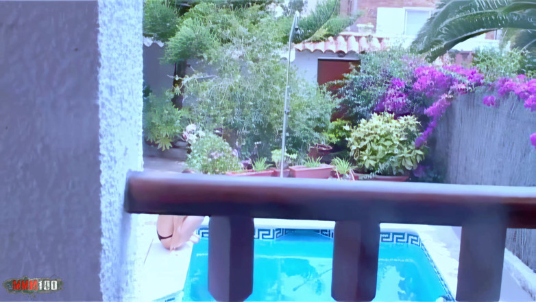 MMM100 Solo: Sexy Video: Moana_pool_shower
