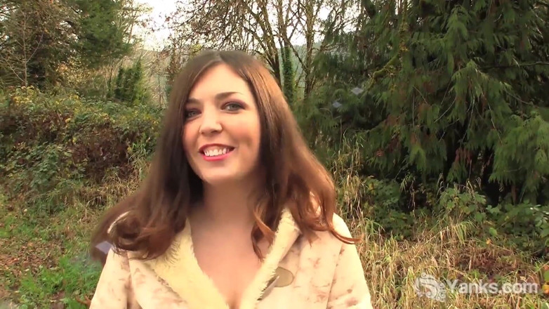 Yanks: Chesty amateur Amber masturbating outdoors