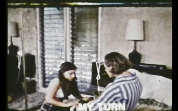Vintage megastore: Kıllı amcıklı klasik genç çocuk bakıcısı büyük yaraklarla sikiliyor (tam film)