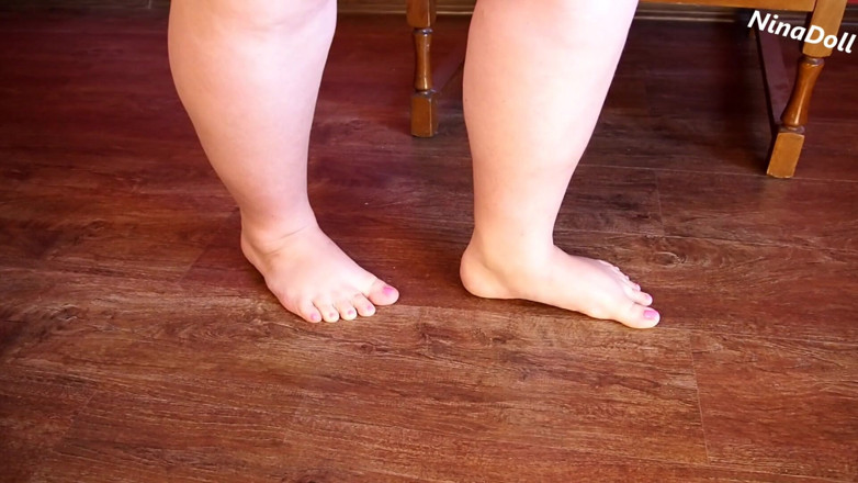 Nina Doll: Feet worship. Sweet stepmommy needs it