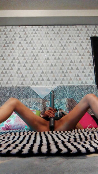 Happy life: Woman masturbates with enormous hitachi