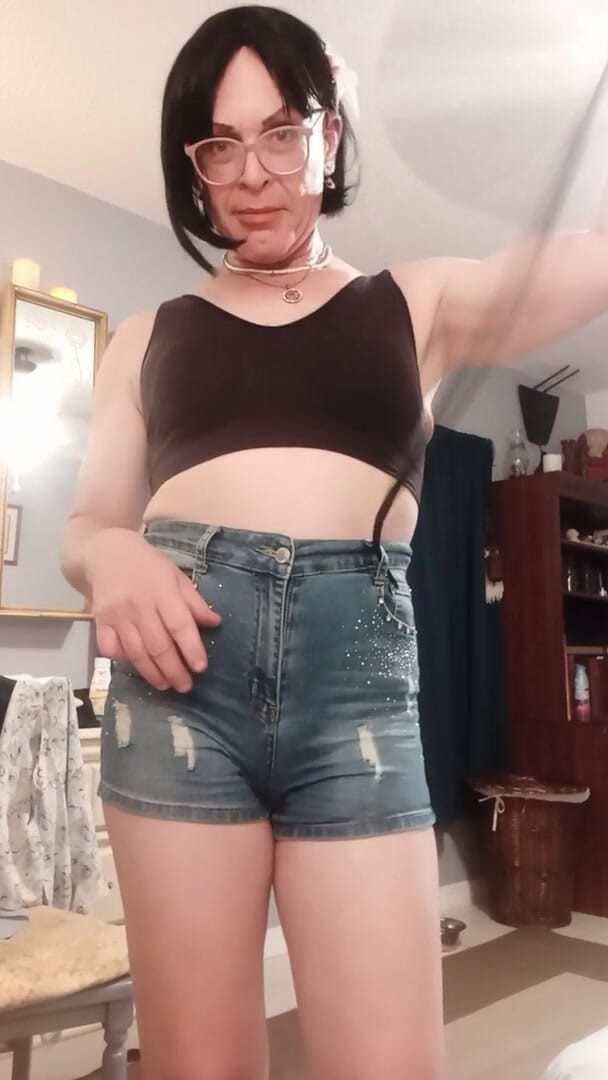 Leopard doggy productions: Lisa B. does a little teaae.